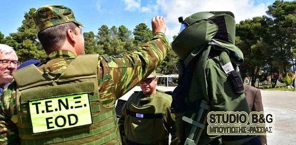 Χρησιμοποιούσε βλήματα του Β’ Παγκοσμίου Πολέμου ως… πασσάλους για το κτήμα του! (βίντεο)